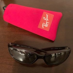Men’s black Raybans